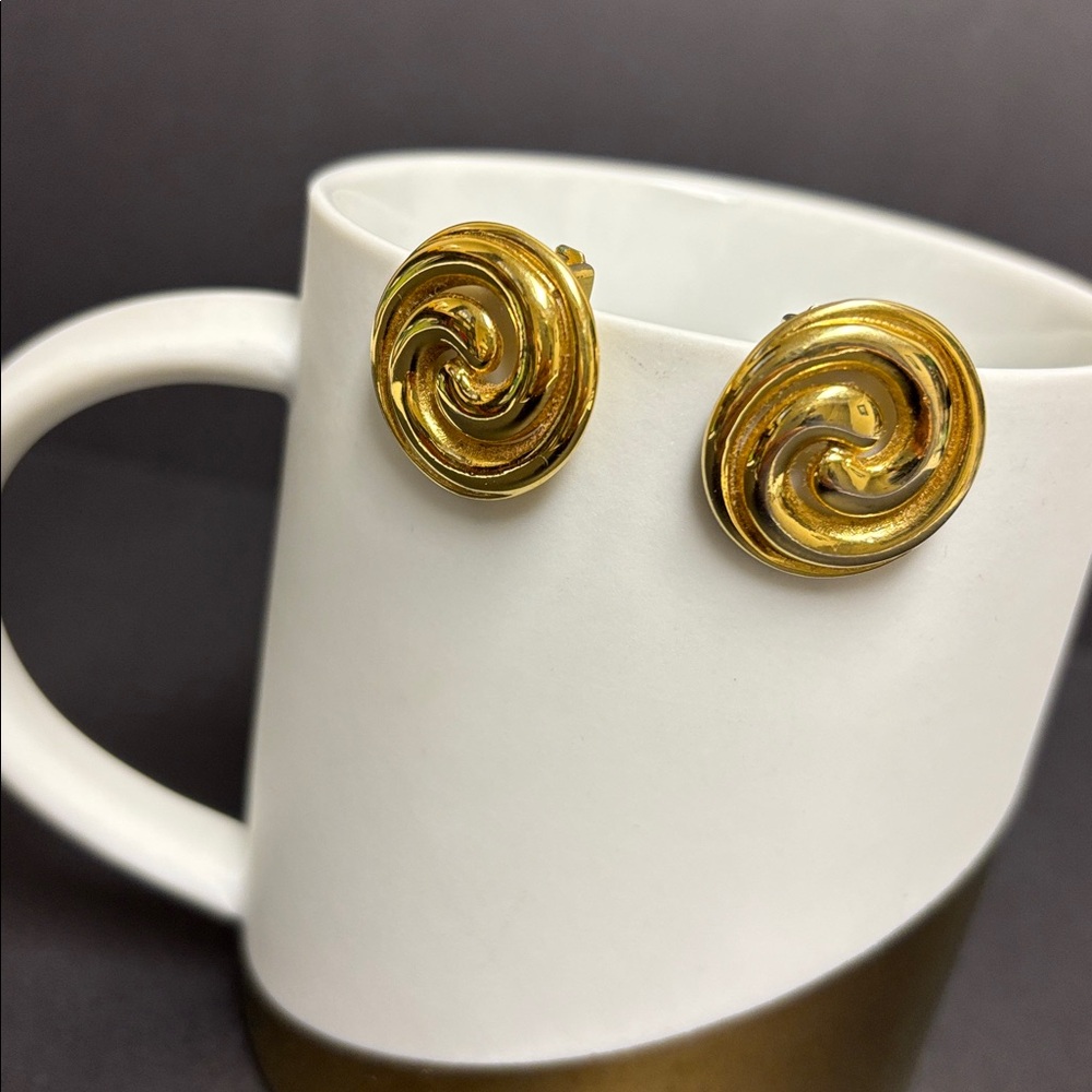 Vendome Vintage Gold Tone Clip On Earrings- Signed